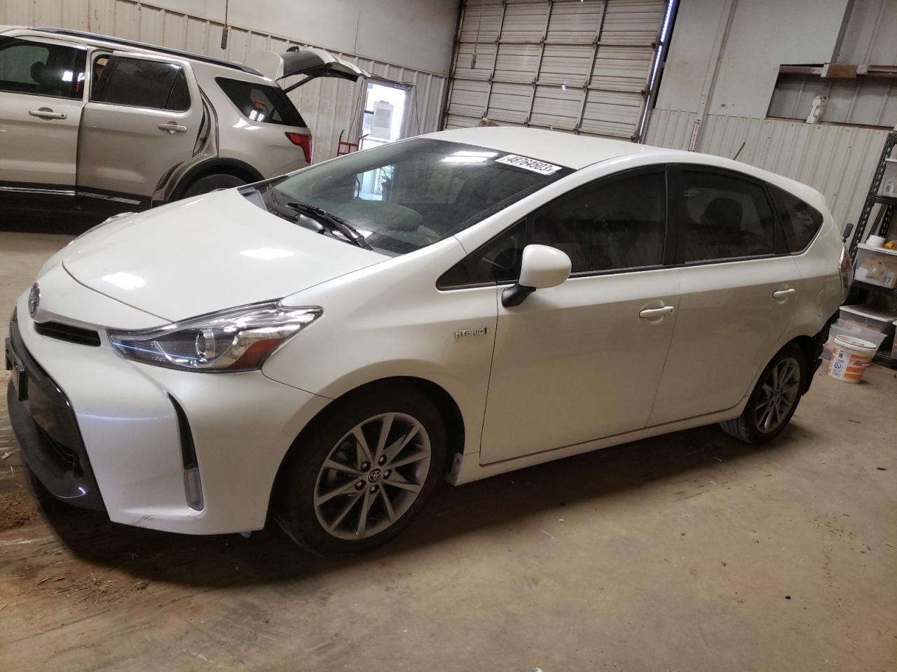 Toyota Prius v 2016