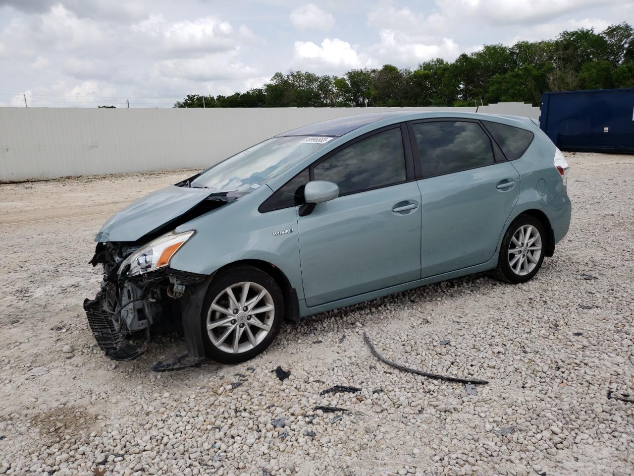 Toyota Prius v 2013