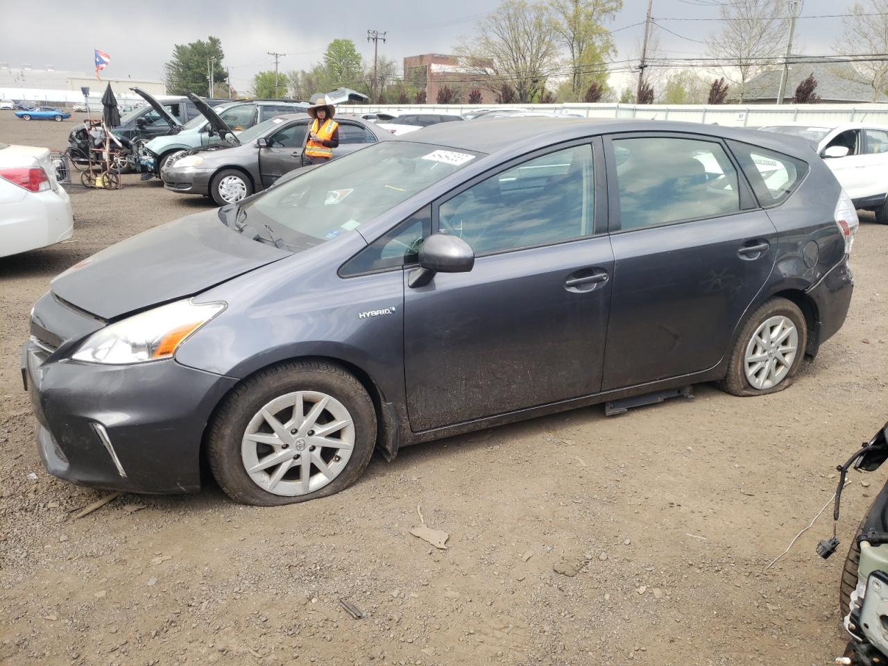 Toyota Prius v 2012