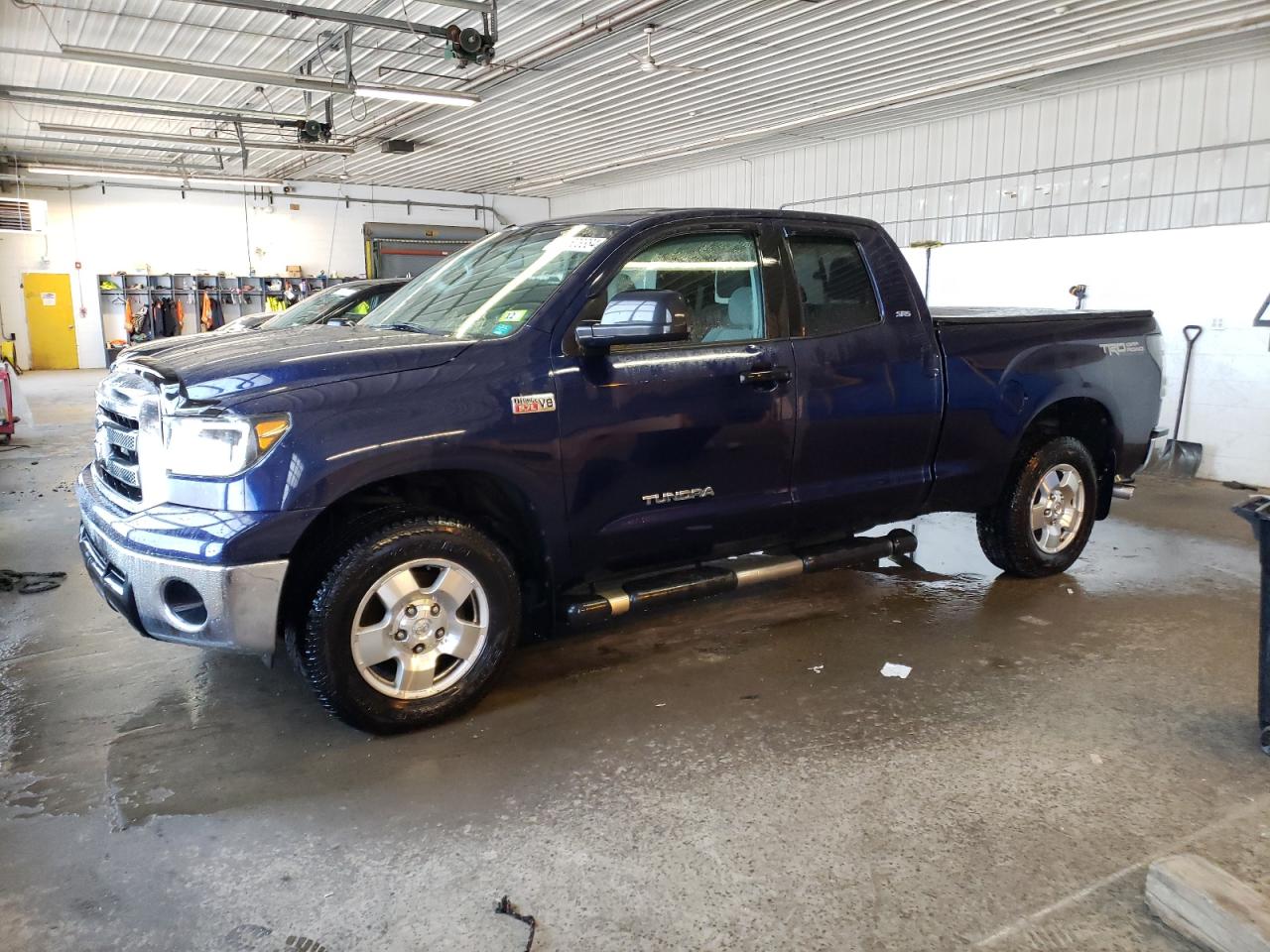 TOYOTA TUNDRA 2011
