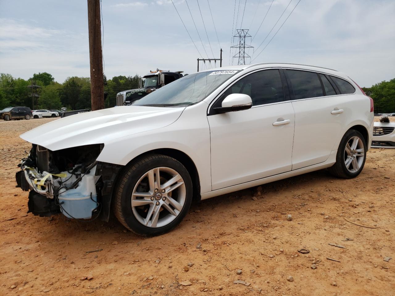 VOLVO V60 2015