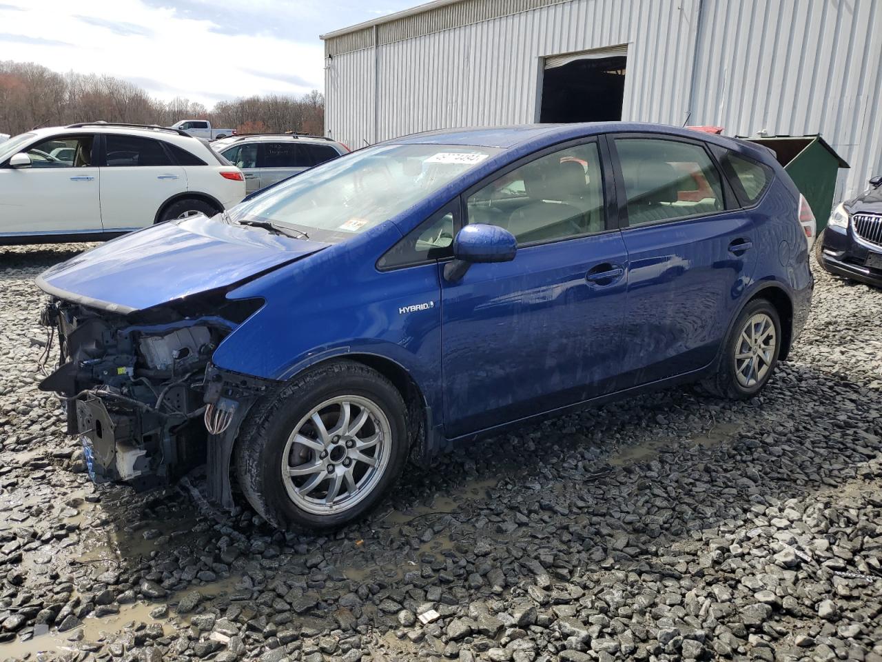 Toyota Prius v 2015