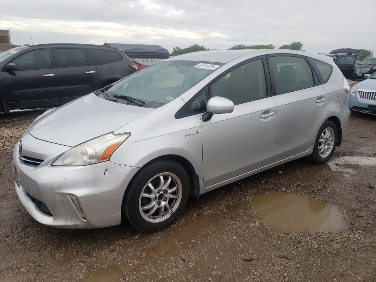 Toyota Prius v 2014
