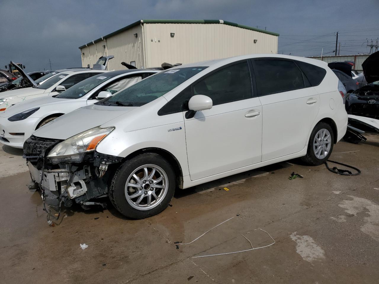 Toyota Prius v 2014