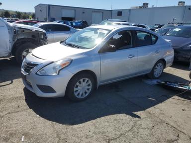 Nissan Versa 2015