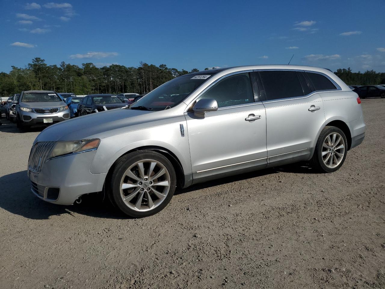 LINCOLN MKT 2010