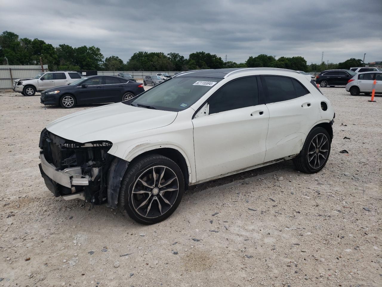 MERCEDES-BENZ GLA-CLASS 2015
