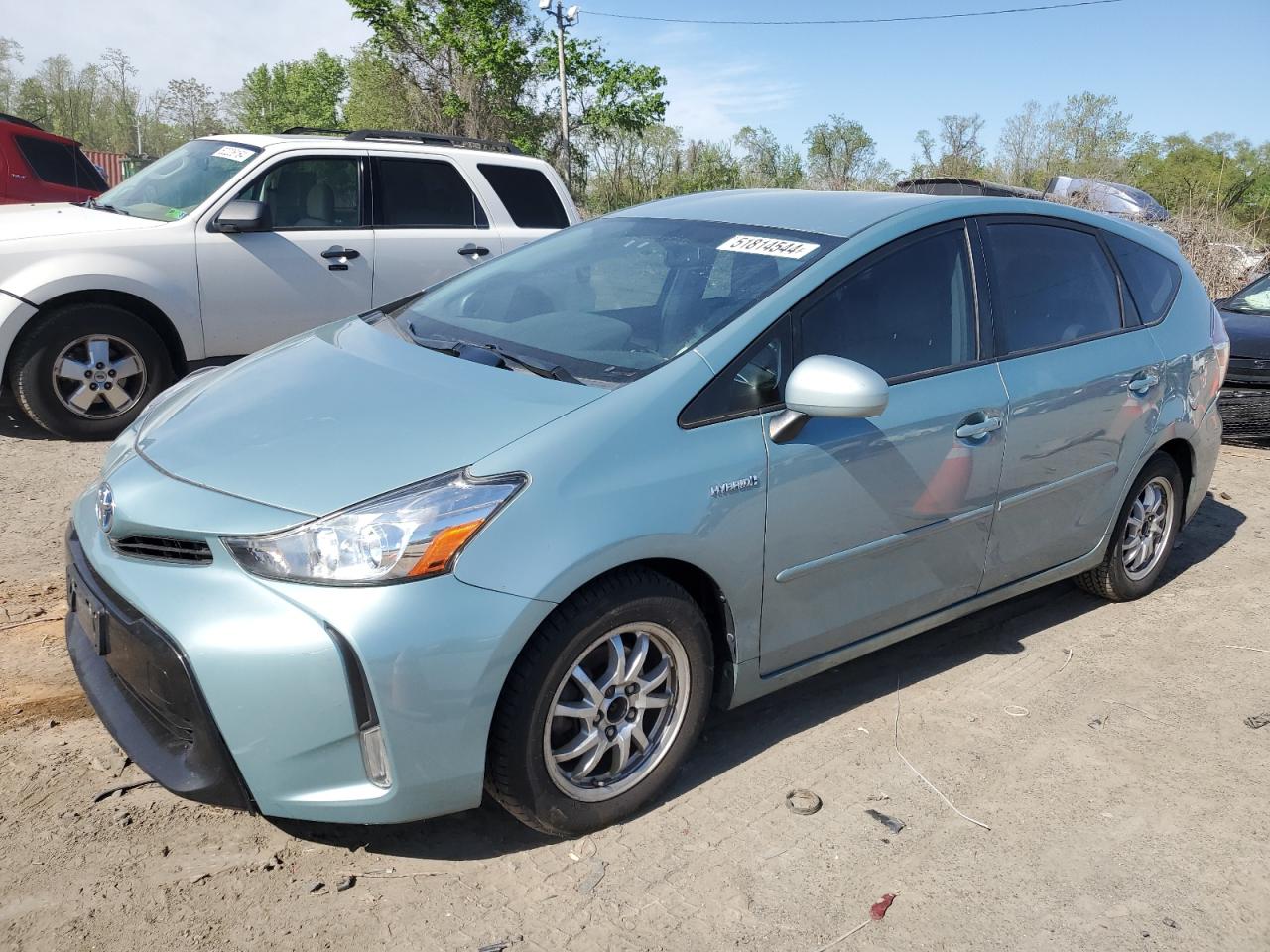 Toyota Prius v 2016