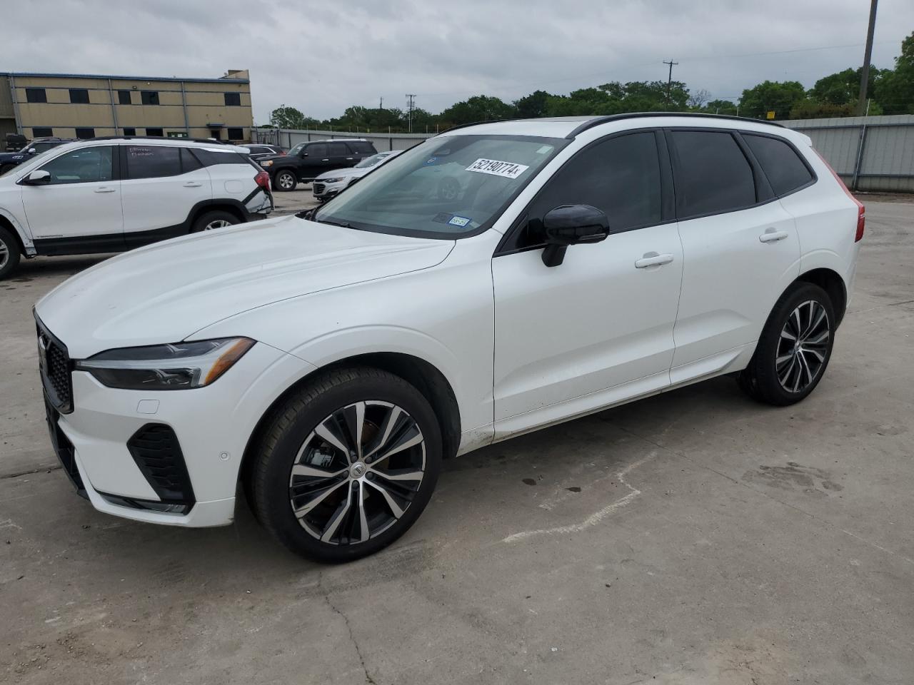 VOLVO XC60 PLUS 2023