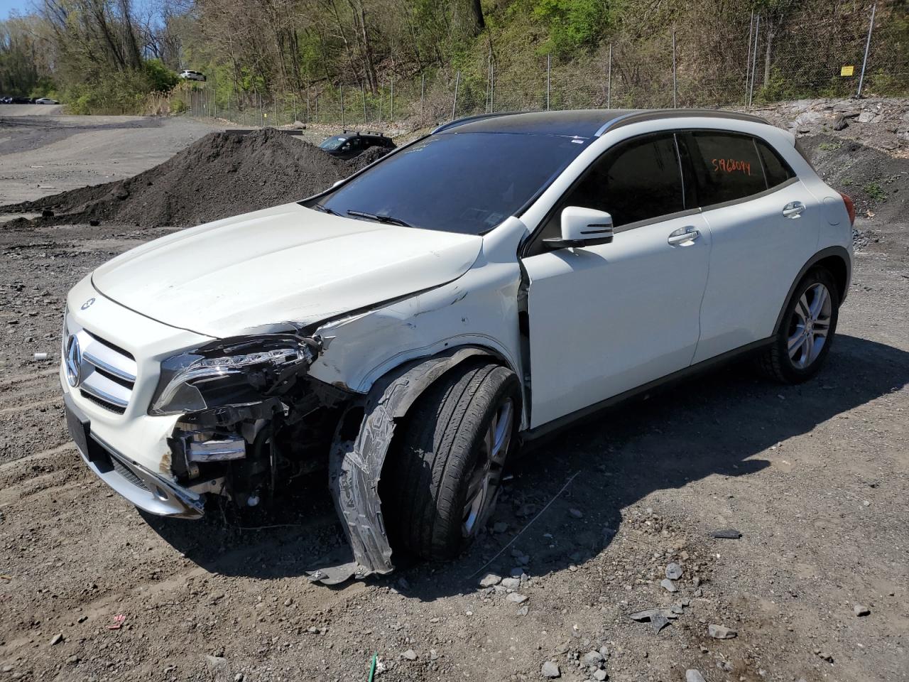 MERCEDES-BENZ GLA-CLASS 2015