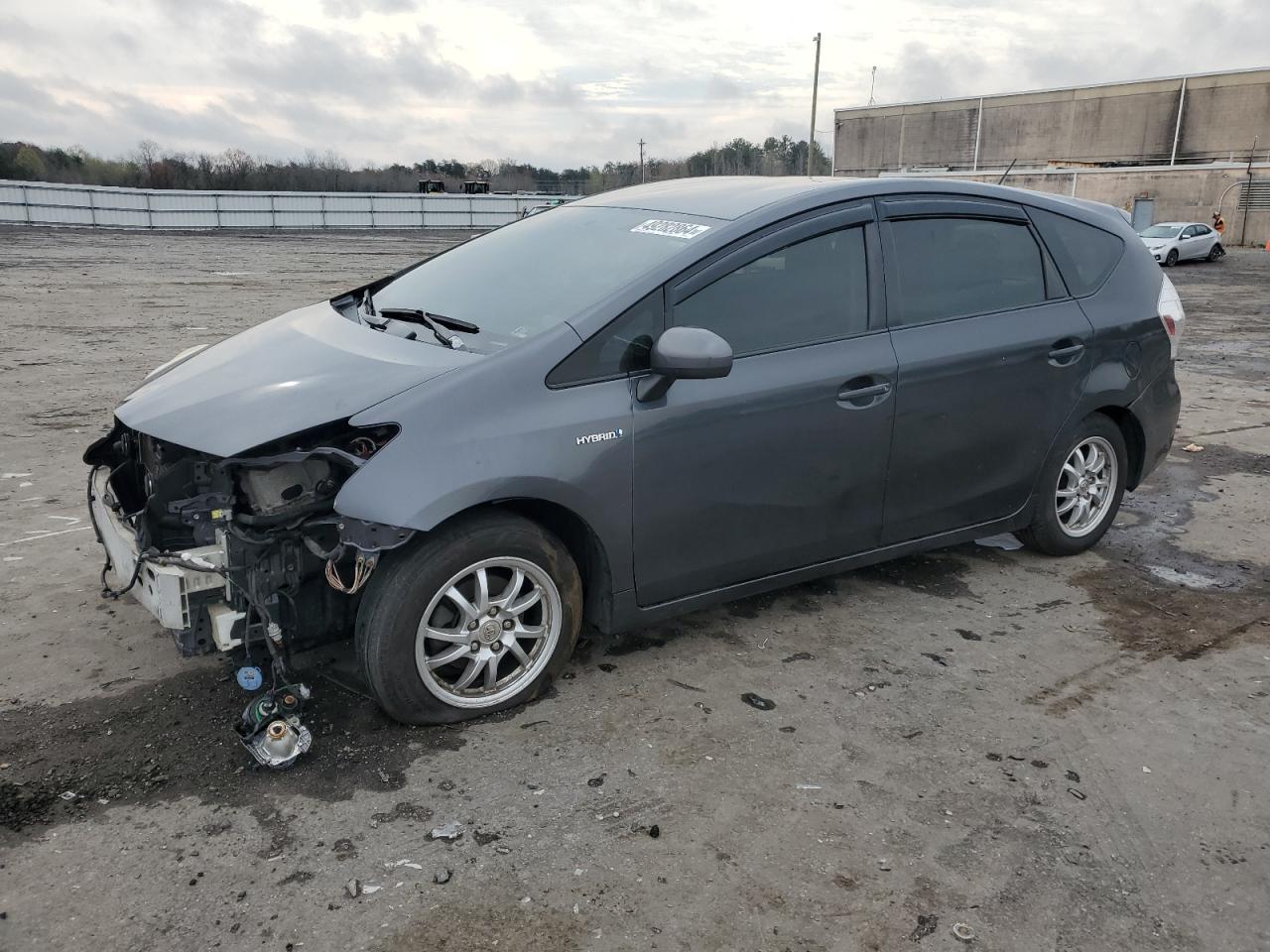 Toyota Prius v 2014