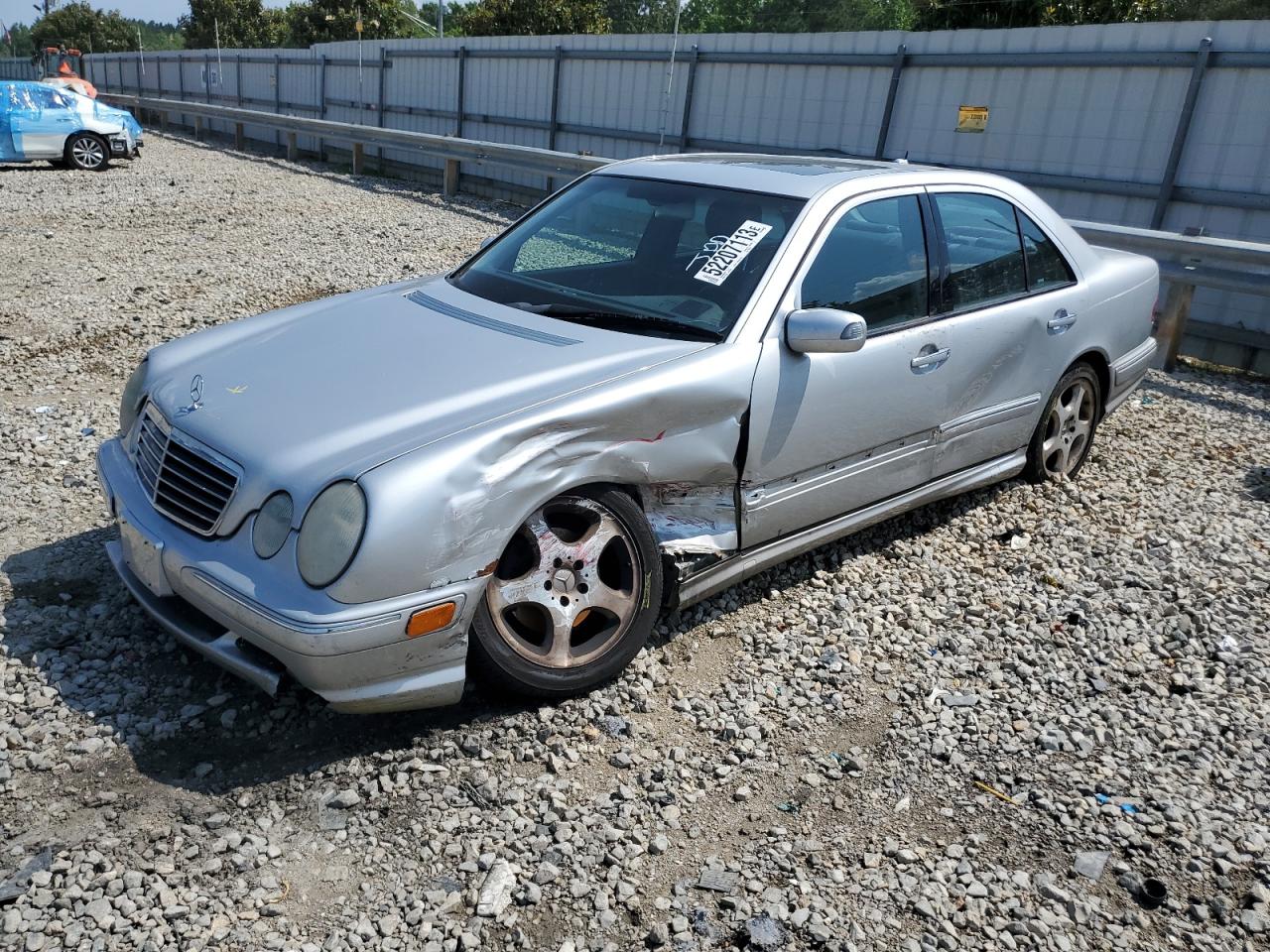 MERCEDES-BENZ E-CLASS 2001