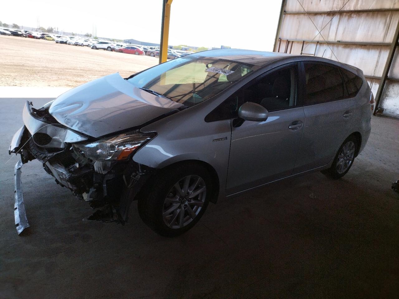 Toyota Prius v 2017