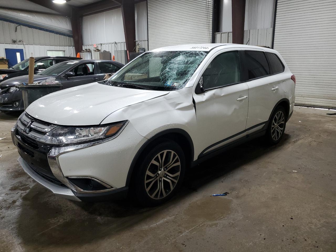 MITSUBISHI OUTLANDER 2016
