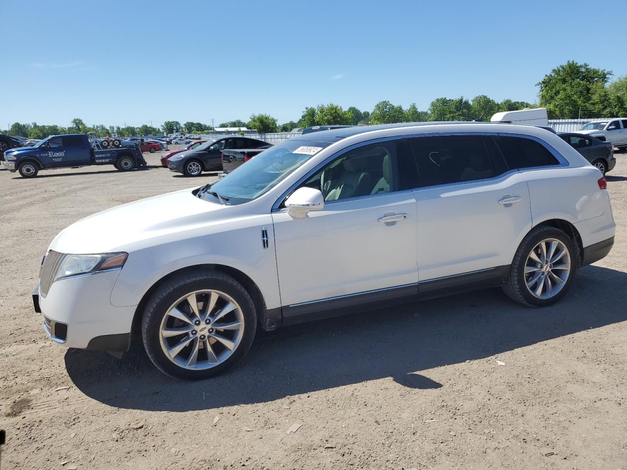 LINCOLN MKT 2010