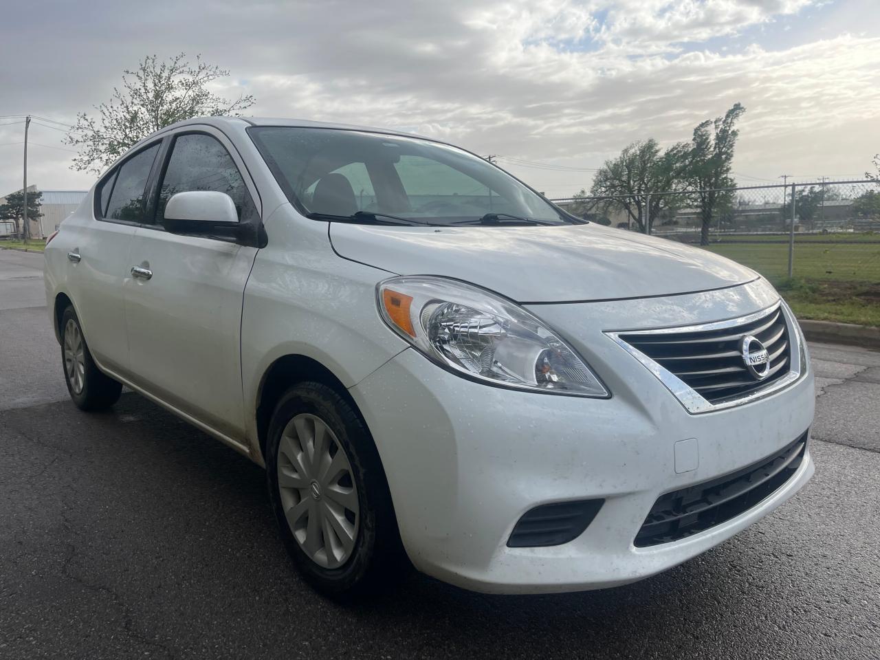 NISSAN VERSA 2014