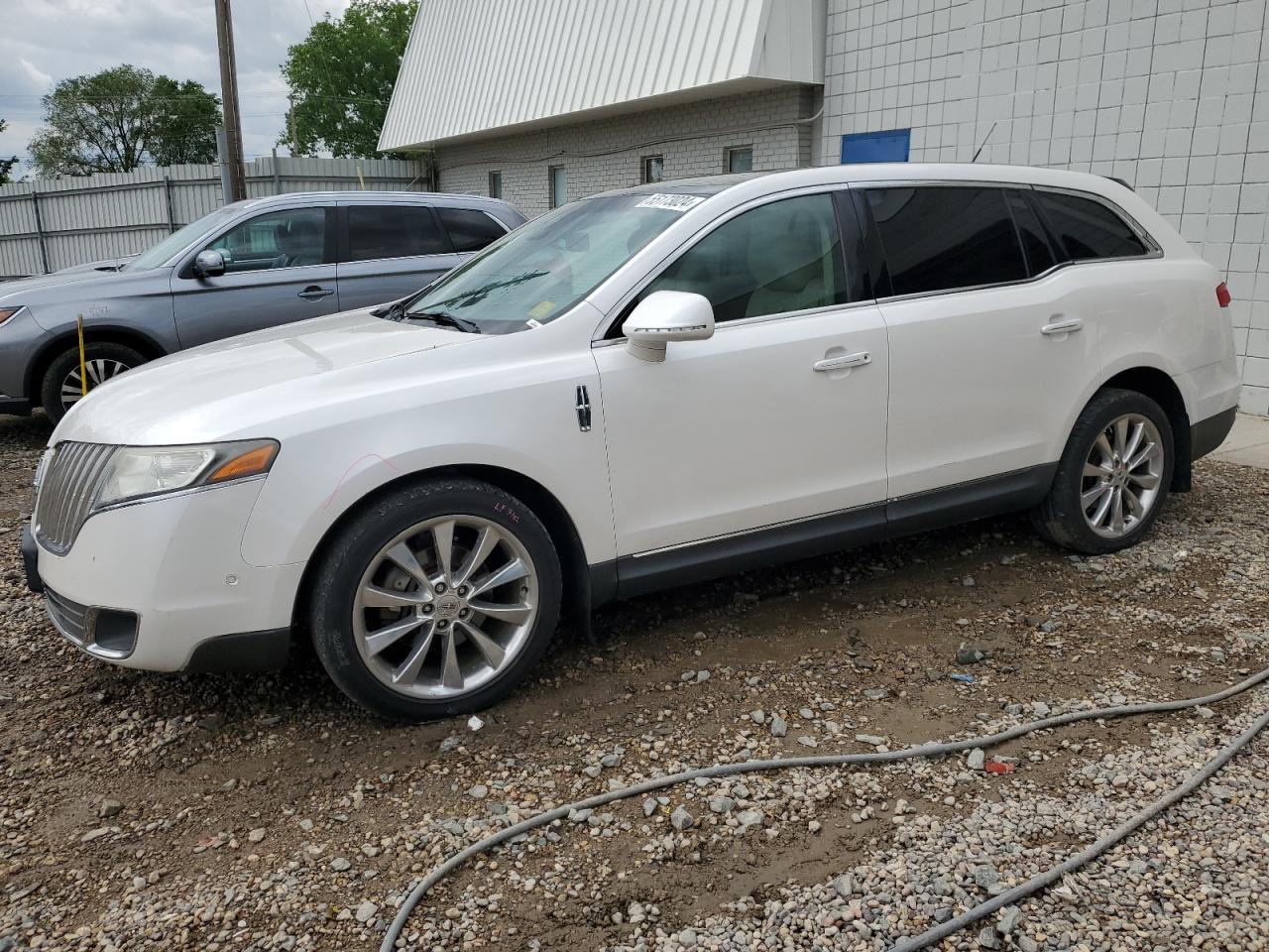 LINCOLN MKT 2011