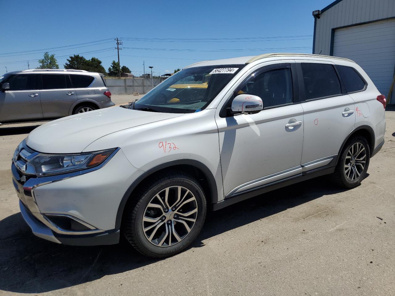 MITSUBISHI OUTLANDER 2016