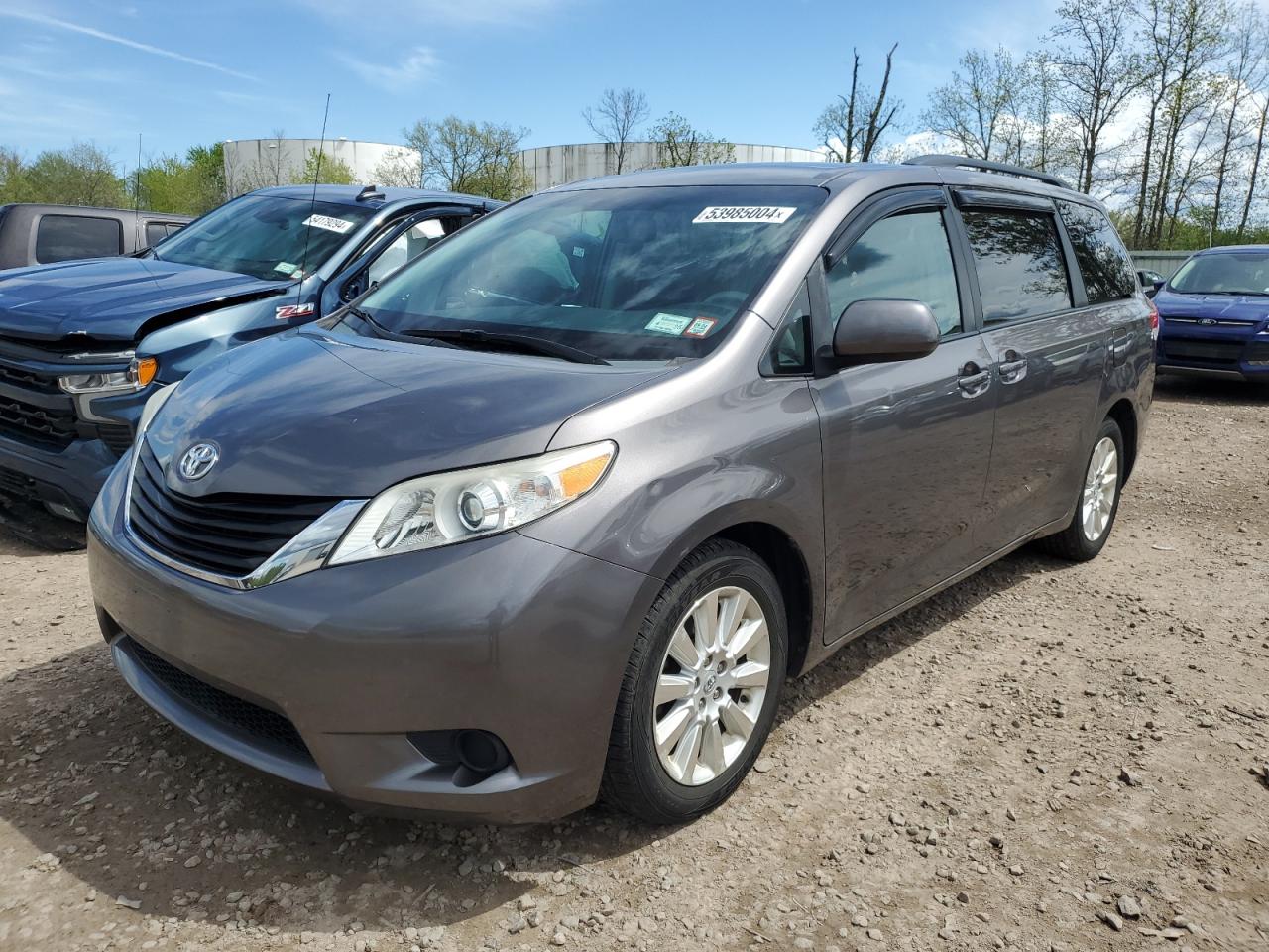 TOYOTA SIENNA LE 2011