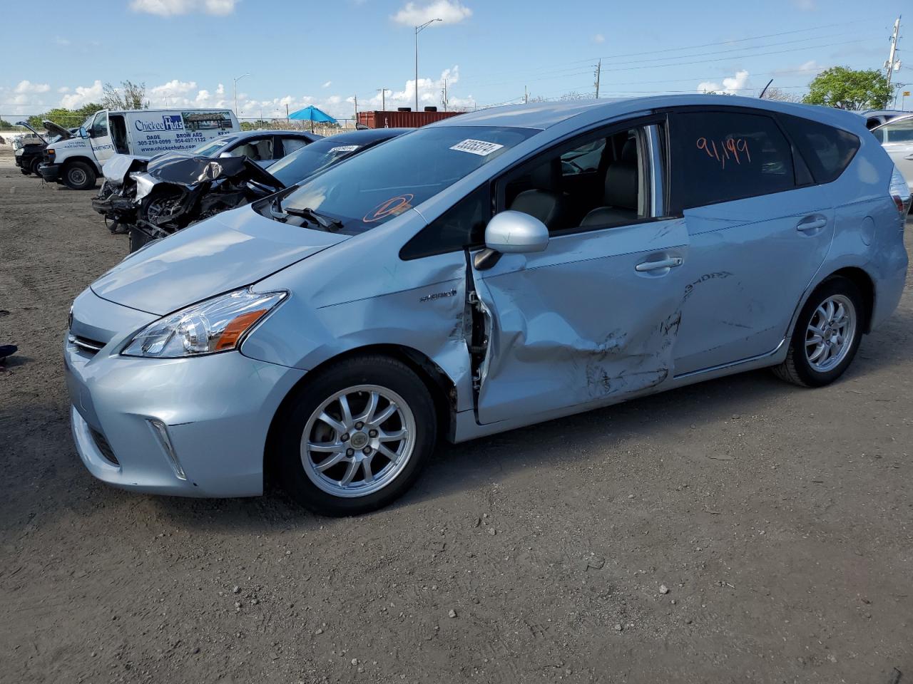 Toyota Prius v 2012