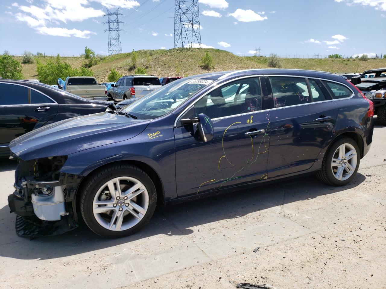 VOLVO V60 2015