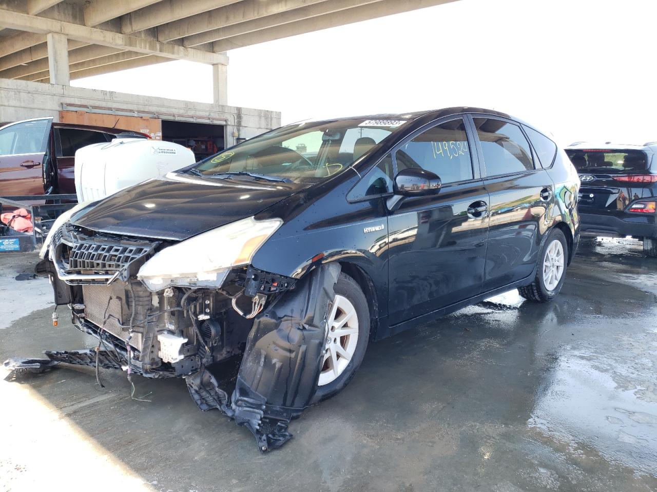 Toyota Prius v 2012