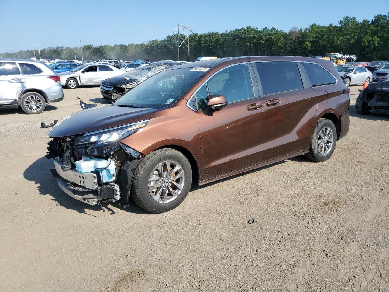 TOYOTA SIENNA LE 2023