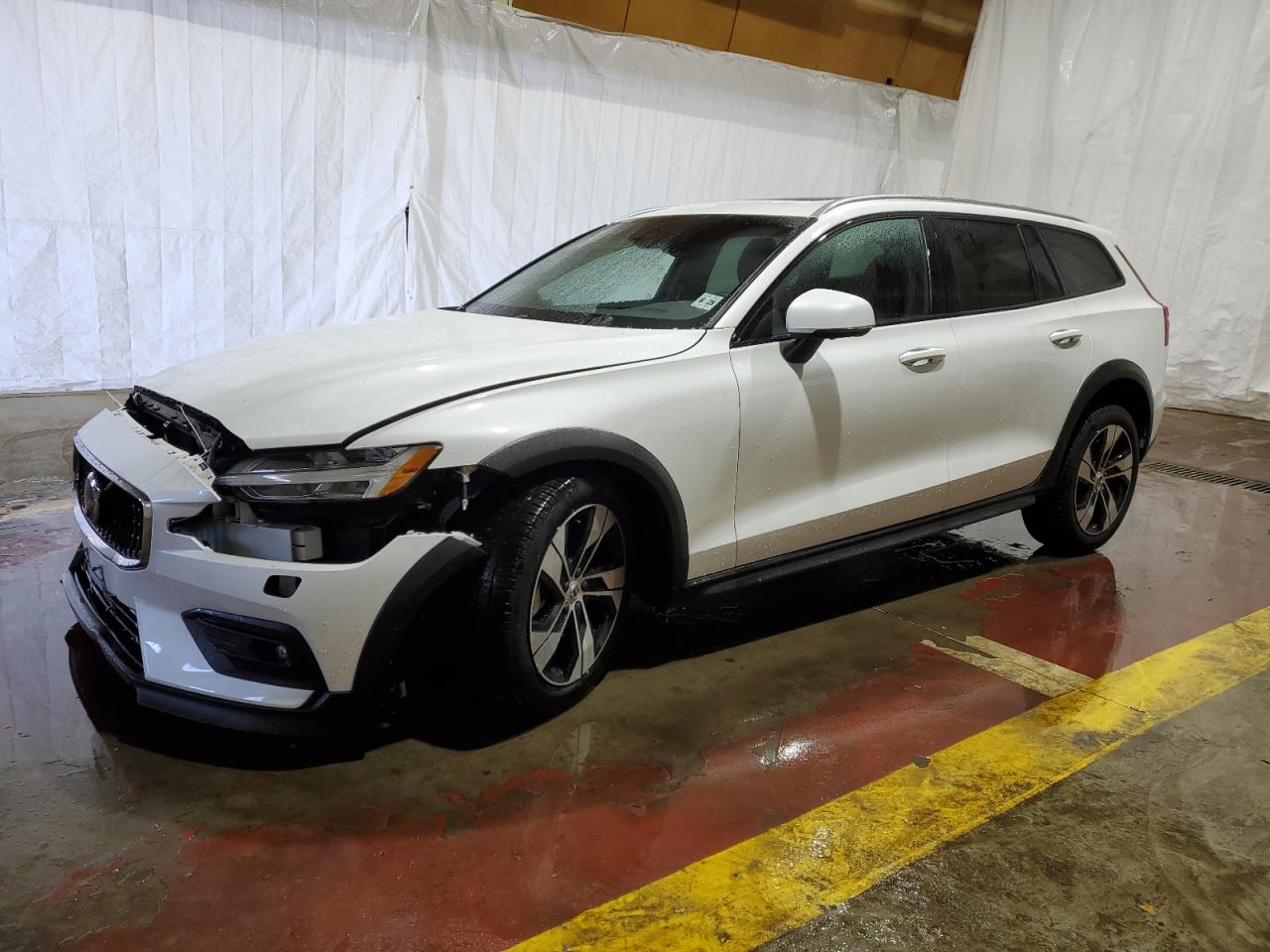 VOLVO V60 CROSS 2023