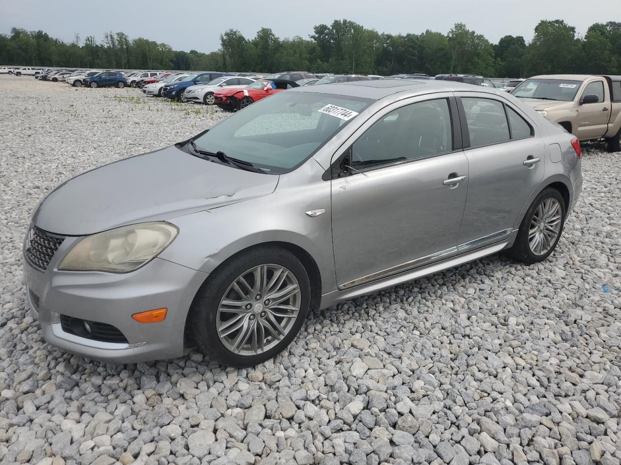 SUZUKI KIZASHI 2013