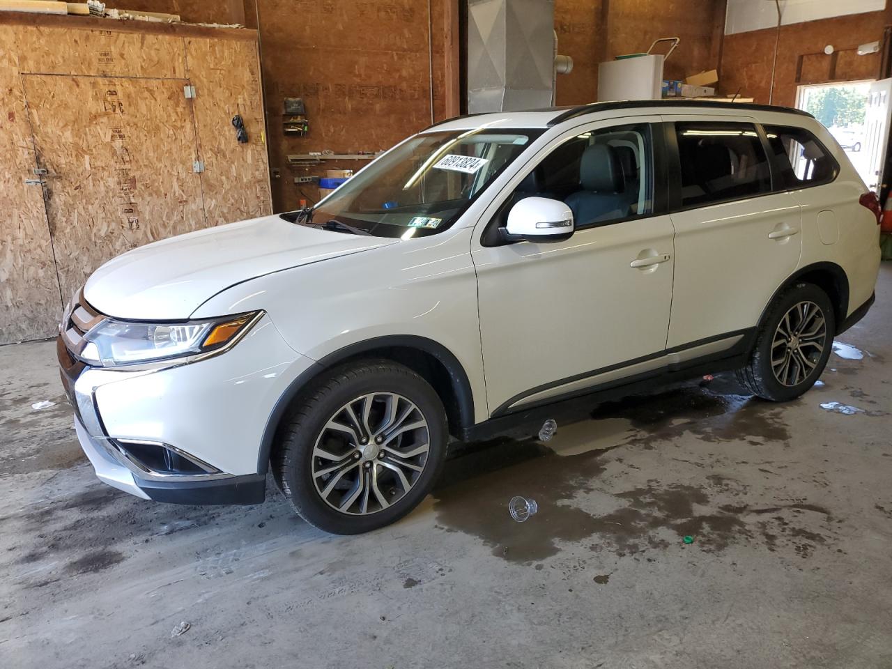 MITSUBISHI OUTLANDER 2016