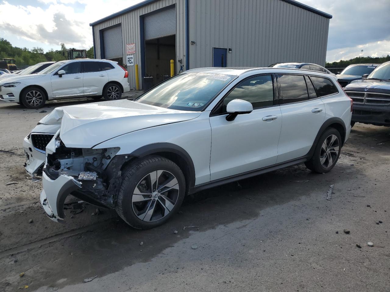 VOLVO V60 2020