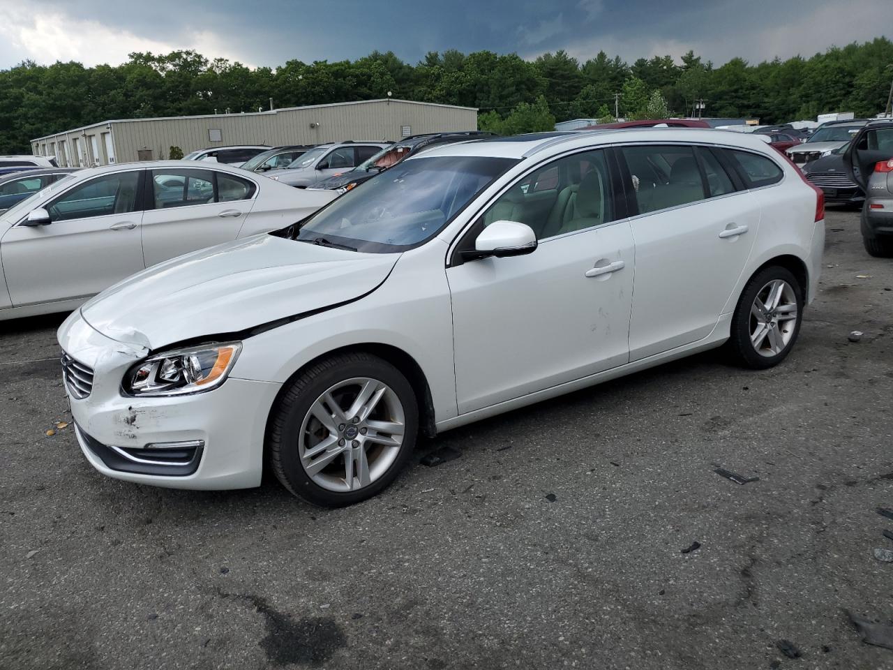 VOLVO V60 2015