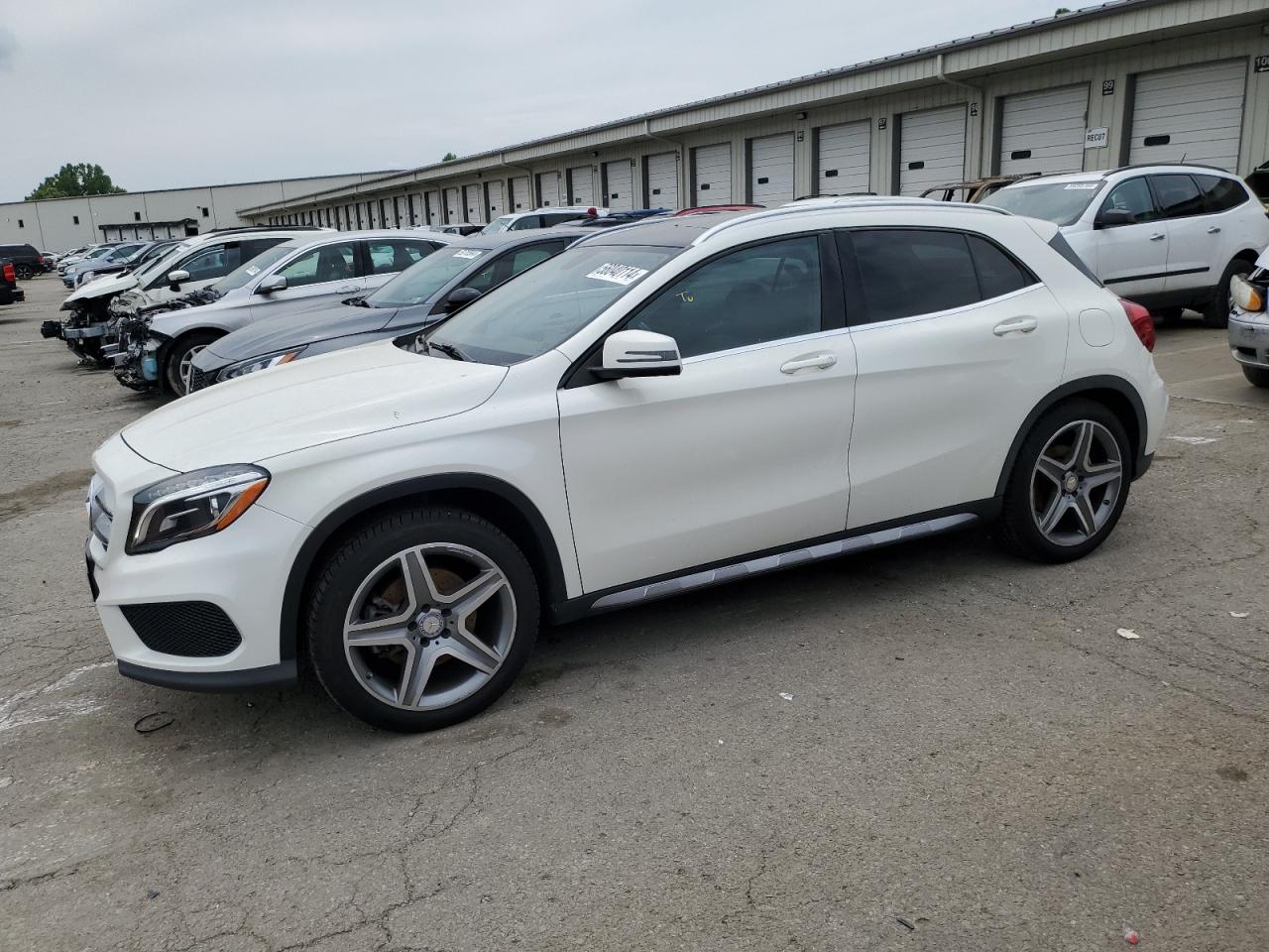MERCEDES-BENZ GLA-CLASS 2015