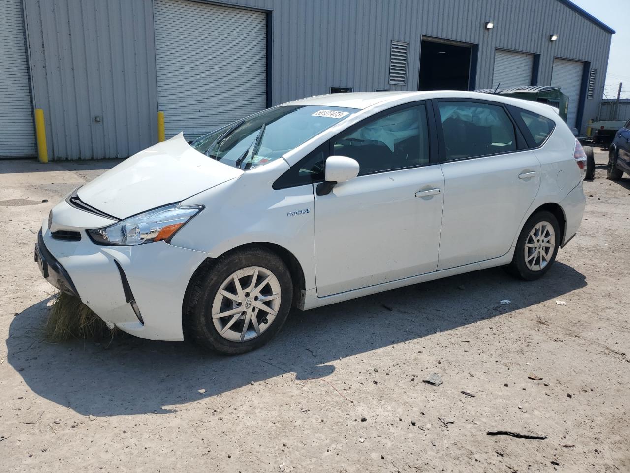 Toyota Prius v 2017