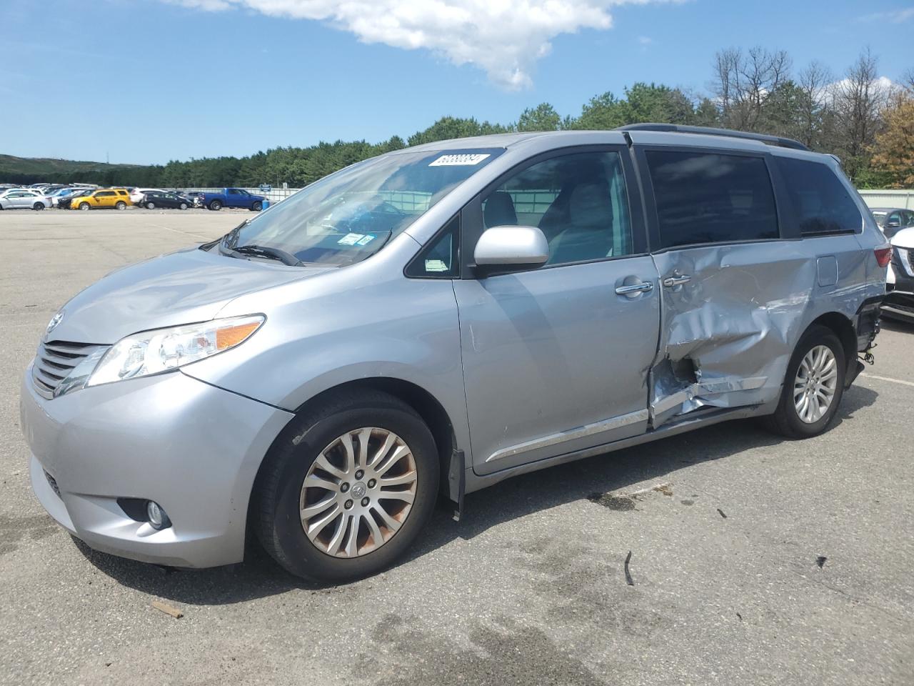 TOYOTA SIENNA XLE 2017