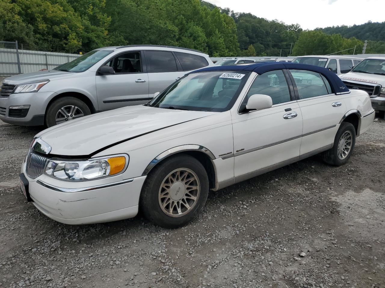 LINCOLN TOWN CAR S 2001