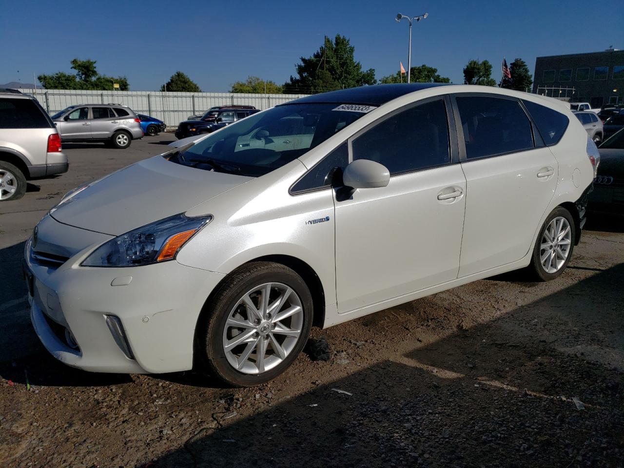 Toyota Prius v 2014