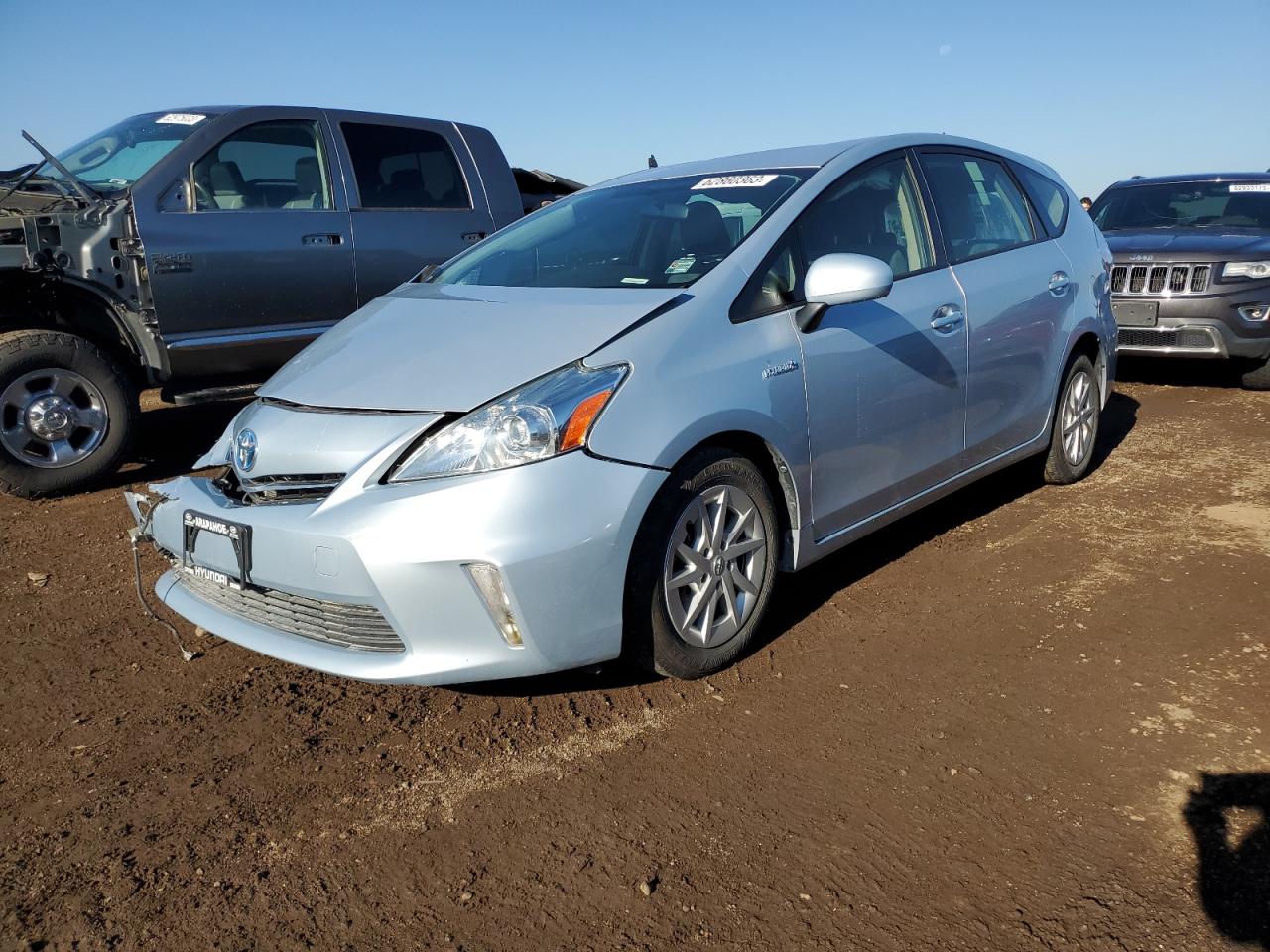 Toyota Prius v 2014