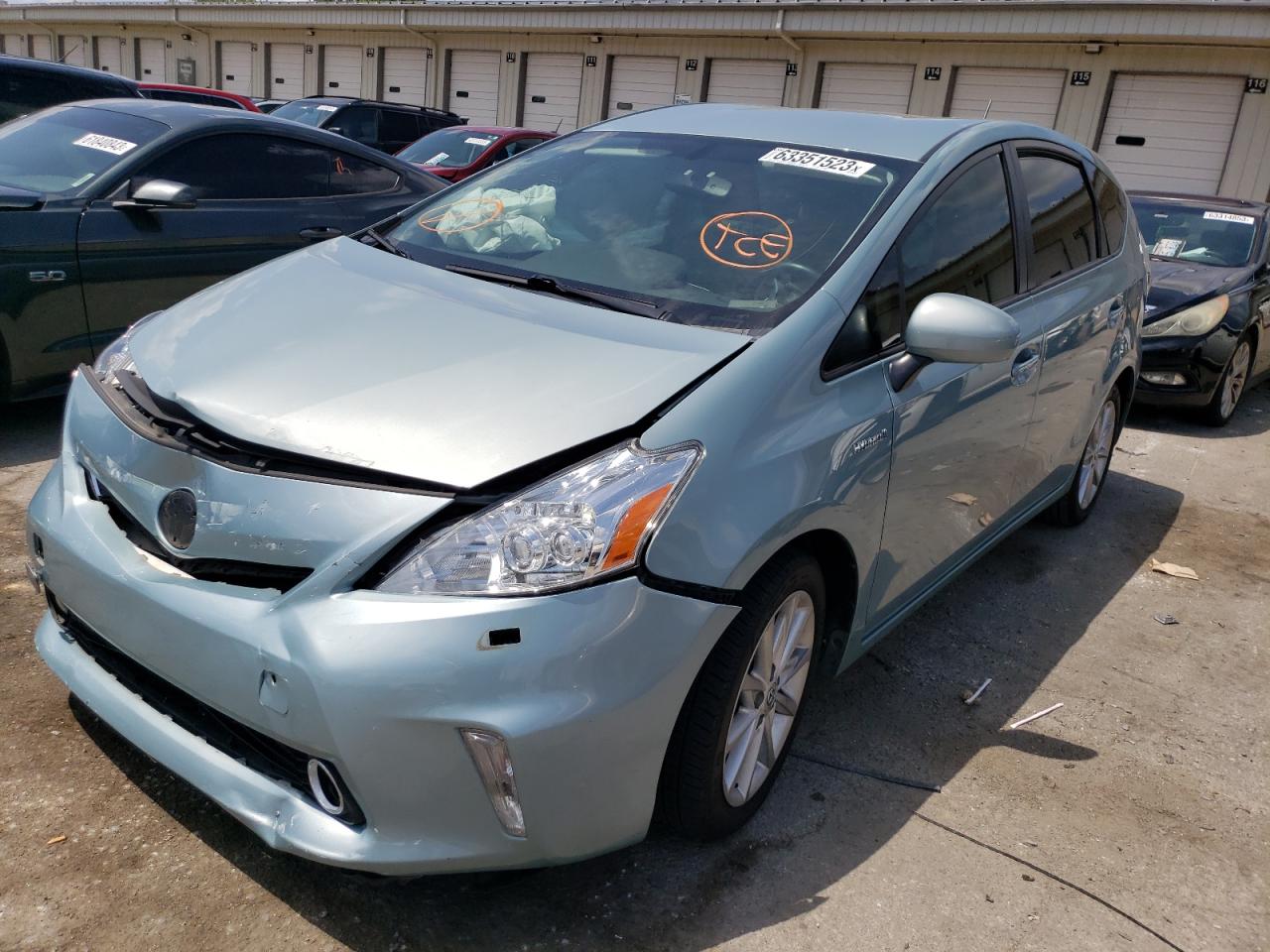 Toyota Prius v 2014