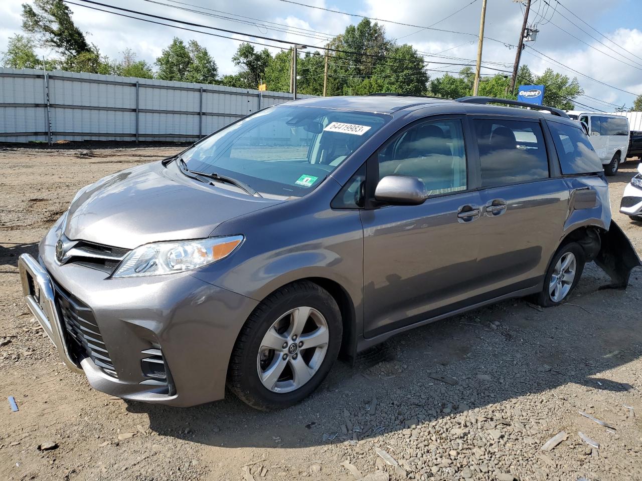 TOYOTA SIENNA LE 2018