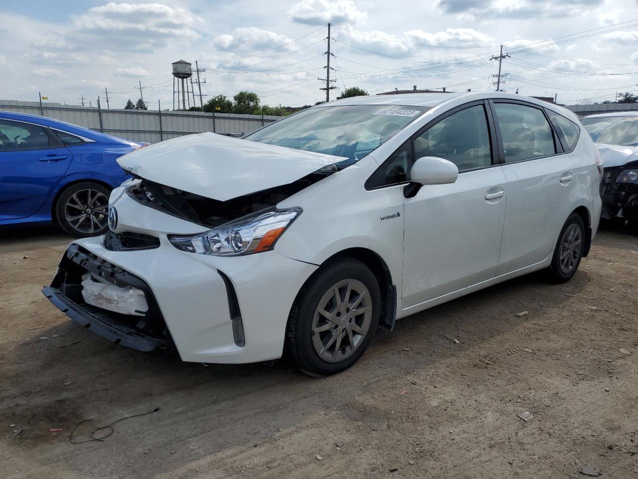 Toyota Prius v 2015