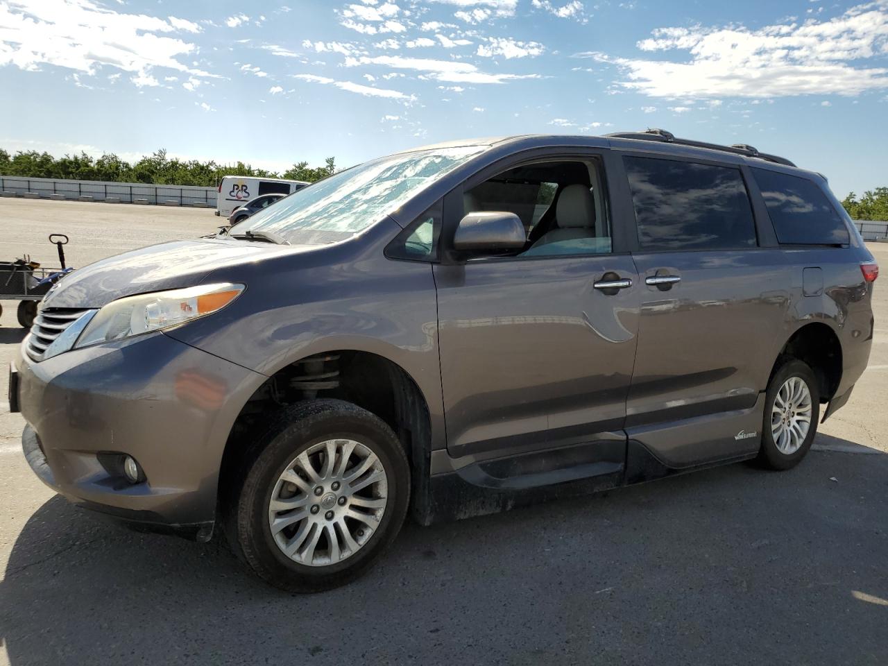 Toyota Sienna 2016