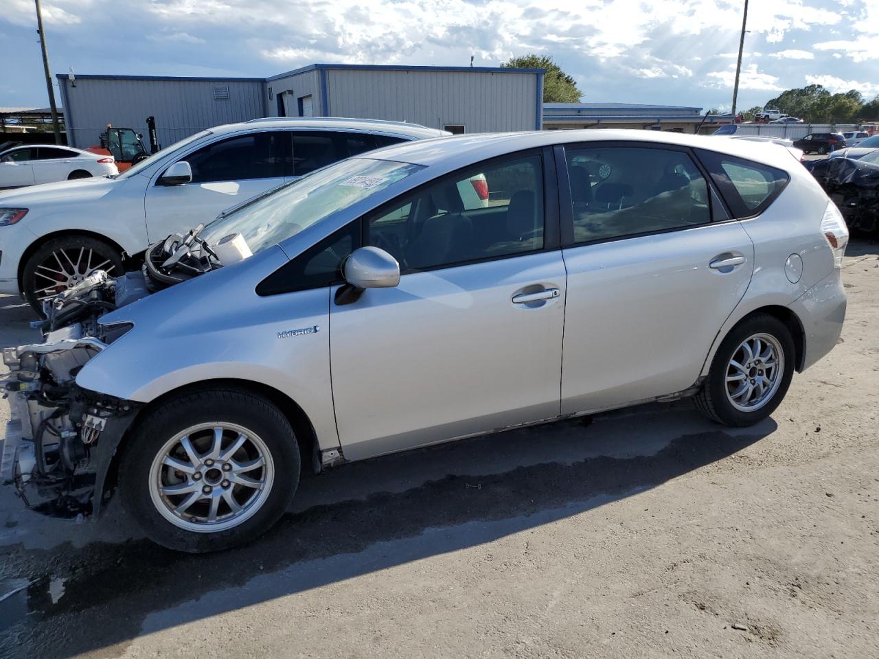 Toyota Prius v 2012