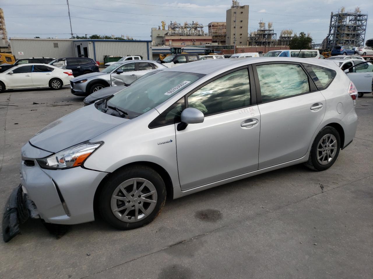 Toyota Prius v 2015