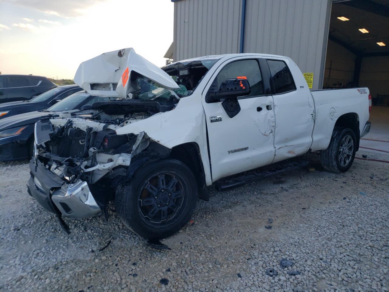 Toyota Tundra 2016