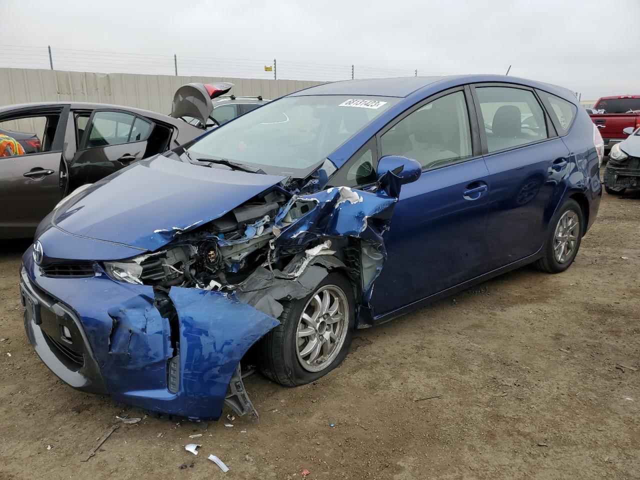 Toyota Prius v 2015