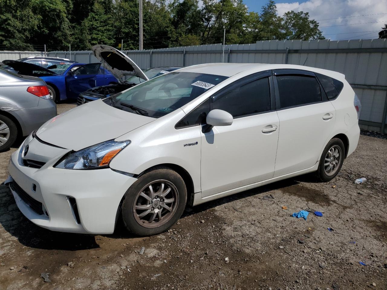 Toyota Prius v 2013
