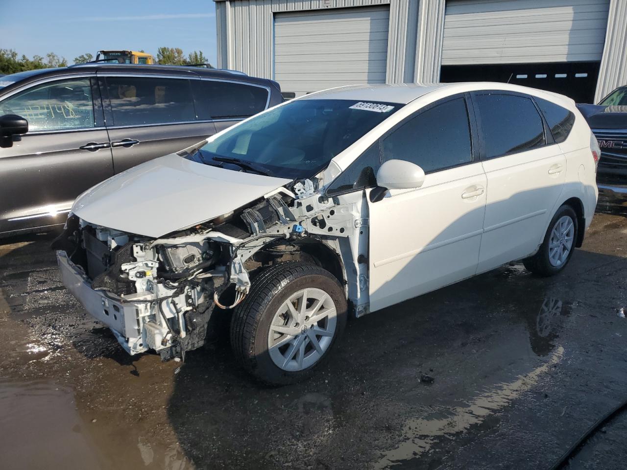 Toyota Prius v 2012
