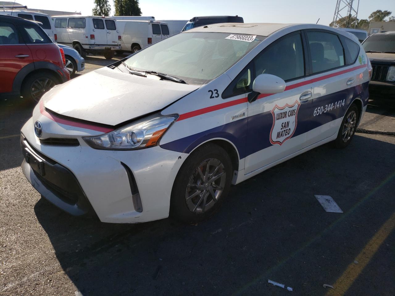 Toyota Prius v 2015