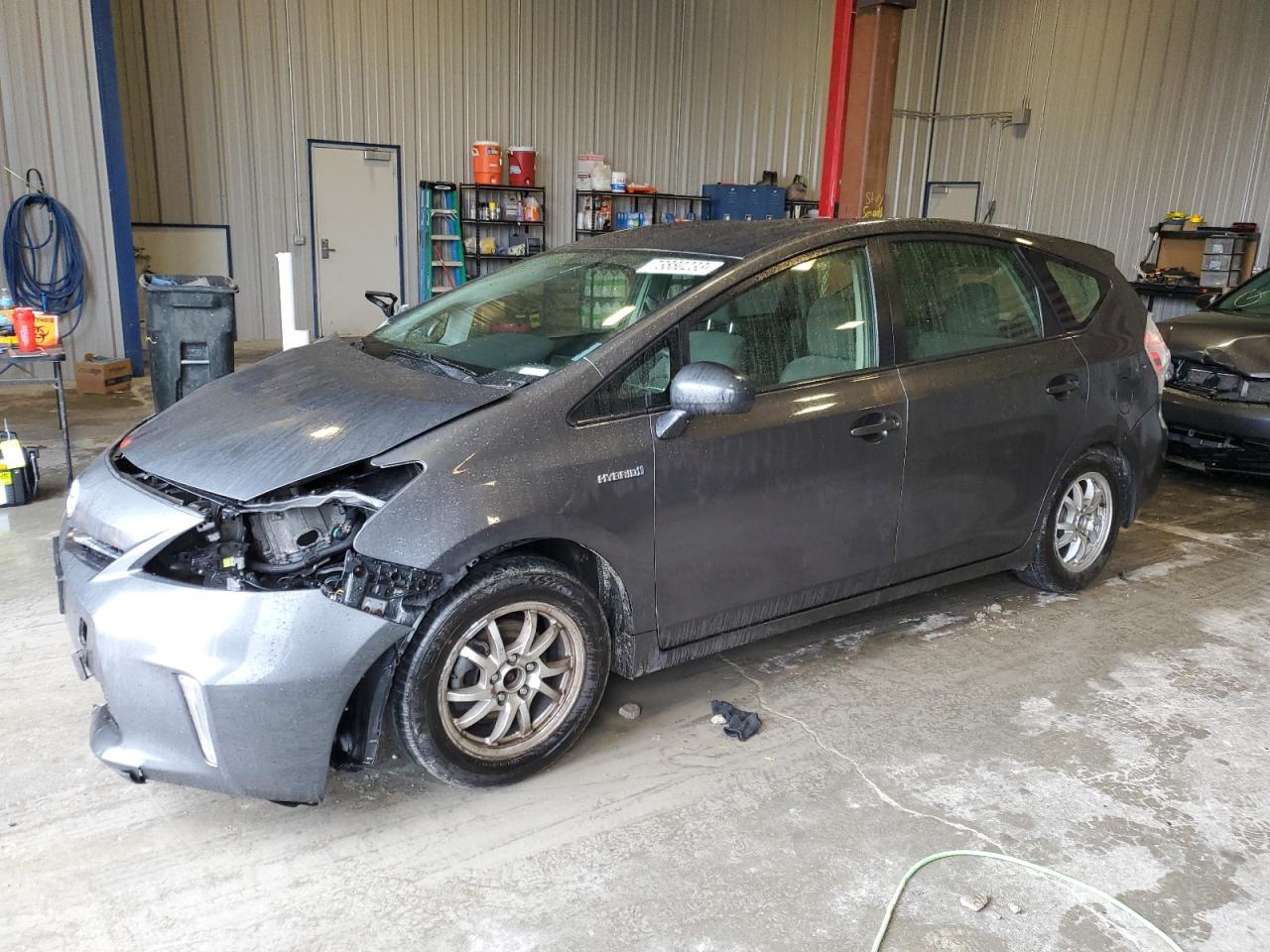 Toyota Prius v 2012
